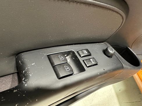 Used 2006 Nissan 350Z w/ (N93) Cargo Convenience Pkg image 17