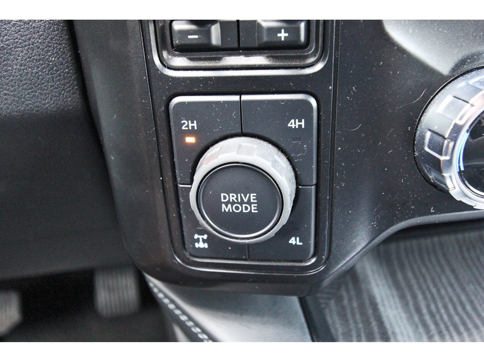 Used 2025 Ford F250 Platinum AWD/4WD image 30