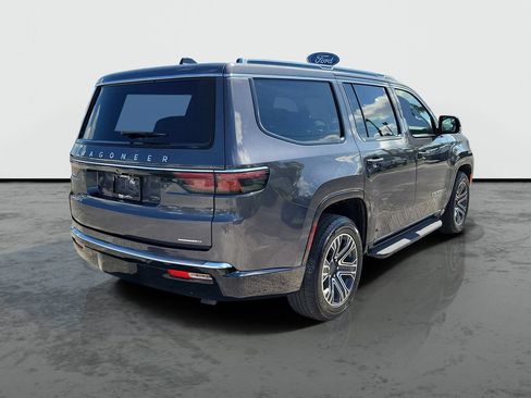 Used 2024 Jeep Wagoneer Series II RWD image 2
