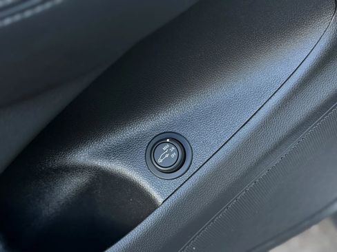 Used 2019 Buick Envision Essence image 25