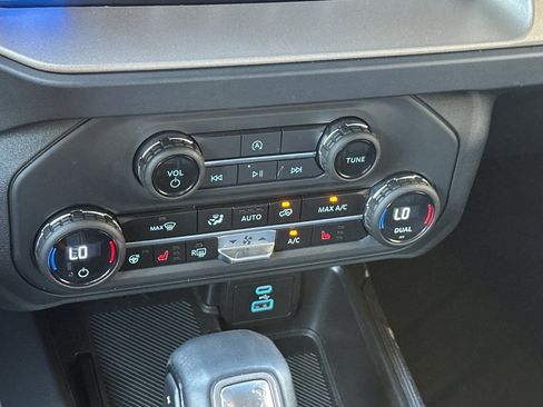 Used 2025 Ford Bronco Outer Banks AWD/4WD image 21
