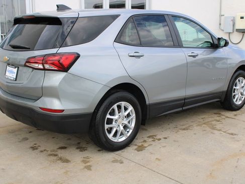 Used 2024 Chevrolet Equinox LS w/ LS Convenience Package FWD image 6