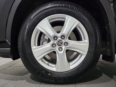 Used 2023 Toyota Highlander LE AWD/4WD image 22