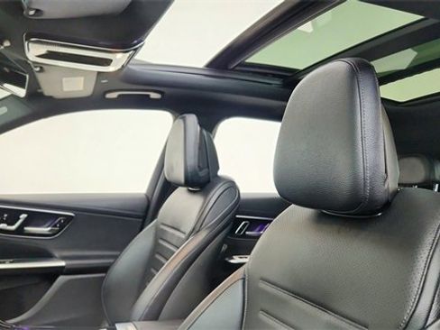 Used 2024 Mercedes-Benz GLC 300 4MATIC w/ AMG Line image 32