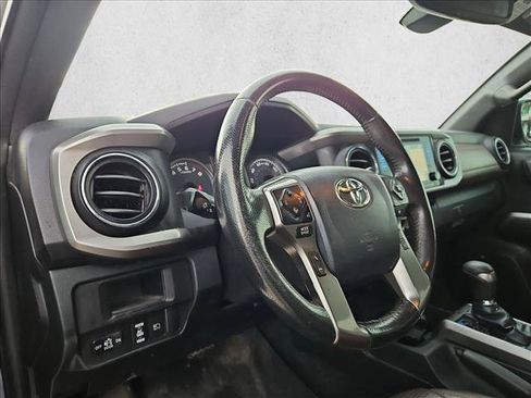 Used 2019 Toyota Tacoma Limited RWD image 9