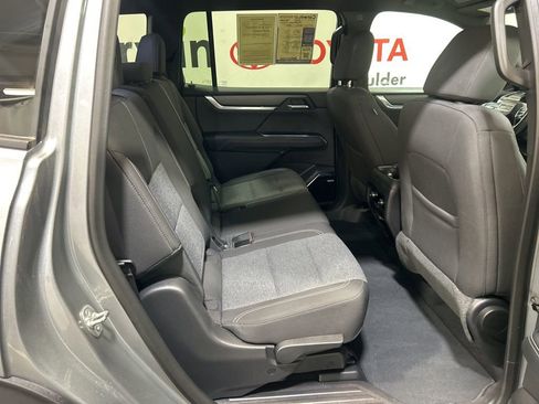 Used 2025 GMC Acadia Elevation image 17