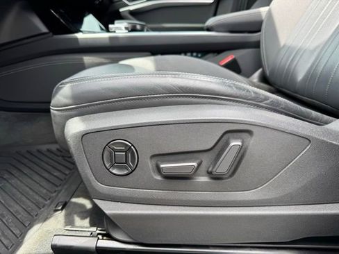 Used 2022 Audi e-tron Premium w/ Convenience Plus Package image 26