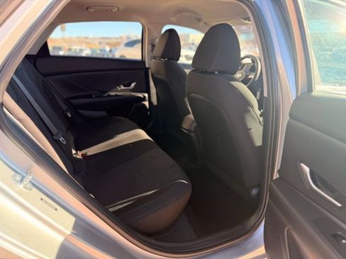 Used 2023 Hyundai Elantra SE w/ Winter Weather Package image 18