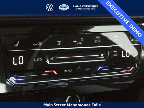 Used 2025 Volkswagen Taos SE image 16