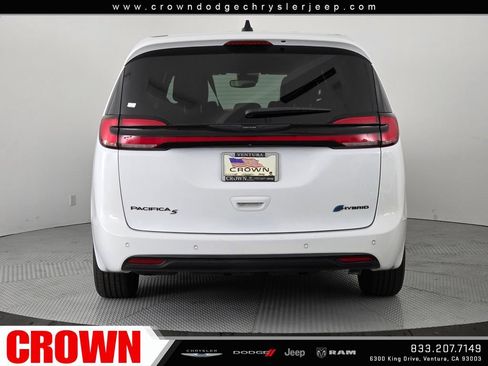 Used 2024 Chrysler Pacifica Limited FWD image 6