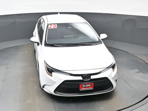 Used 2025 Toyota Corolla LE image 33
