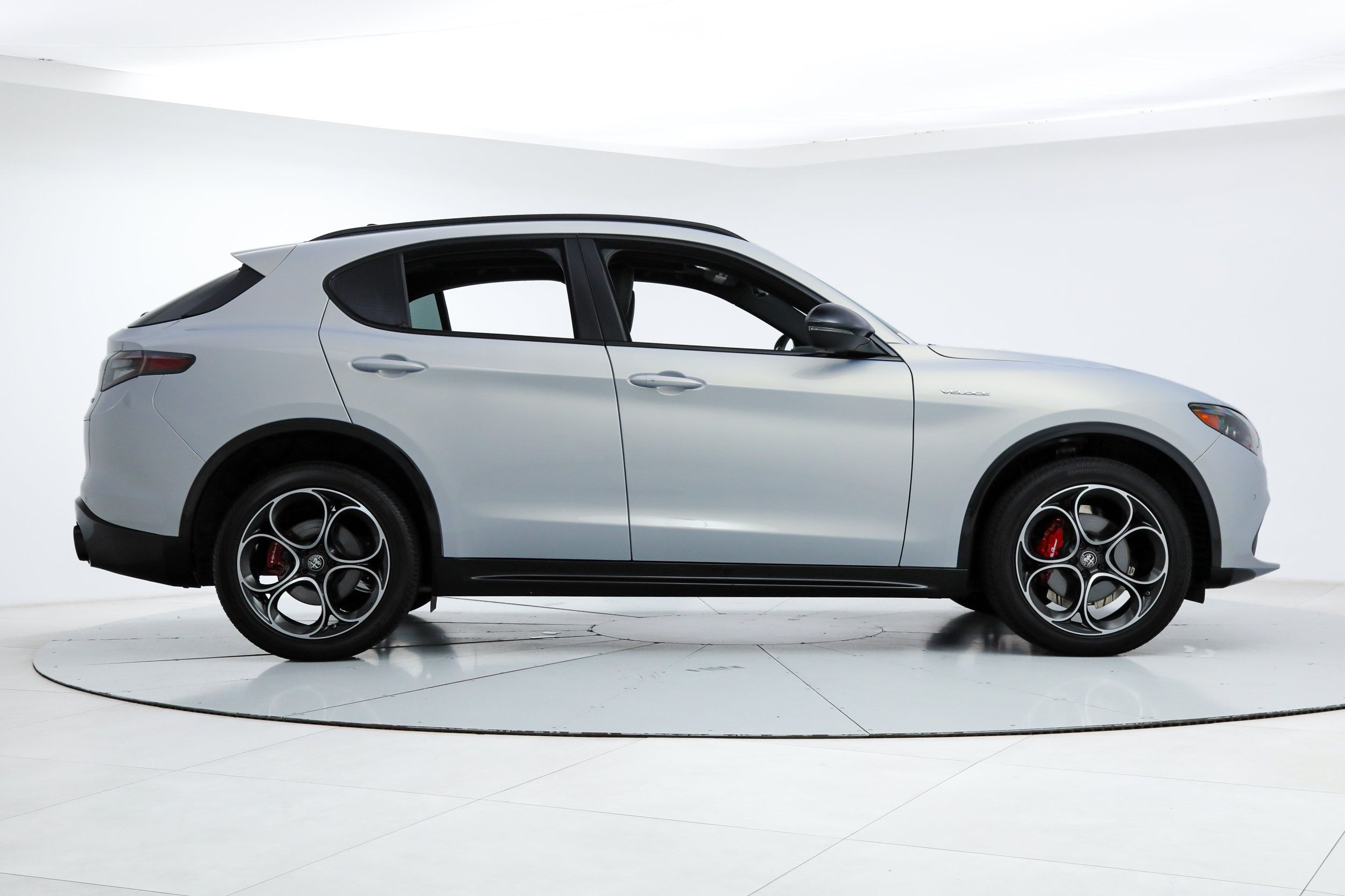 New 2025 Alfa Romeo Stelvio Sprint w/ Veloce Package AWD/4WD image 6