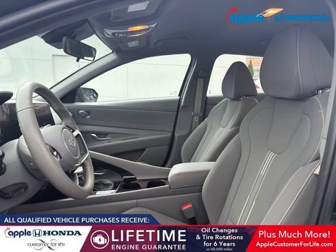 Used 2023 Hyundai Elantra SEL w/ Convenience Package FWD image 6