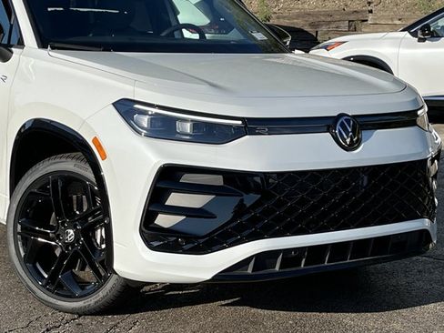 New 2026 Volkswagen Tiguan SE R-Line AWD/4WD image 3
