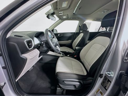 Used 2025 Hyundai Venue SEL image 13