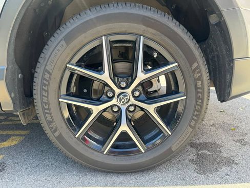 Used 2018 Toyota RAV4 SE w/ Power Extra Value Package AWD/4WD image 18