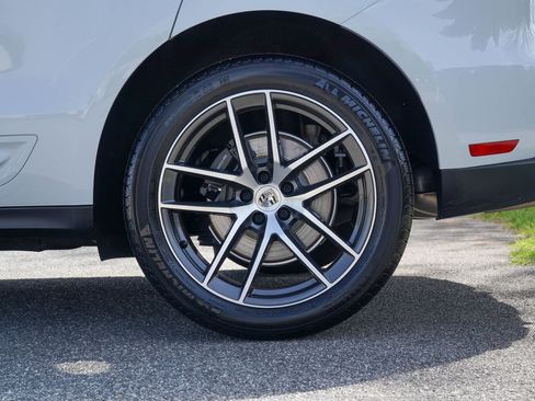 Certified 2025 Porsche Macan AWD/4WD image 12