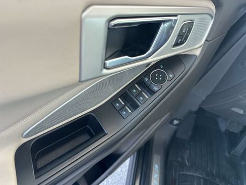 Used 2020 Ford Explorer Platinum w/ Premium Technology Package AWD/4WD image 14