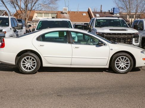 Used 2004 Chrysler 300M Base image 4