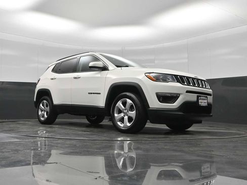 Used 2020 Jeep Compass Latitude AWD/4WD image 18