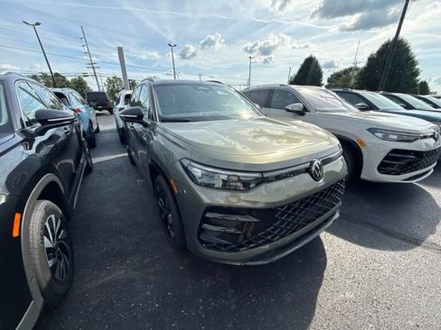 New 2026 Volkswagen Tiguan SE R-Line AWD/4WD image 1