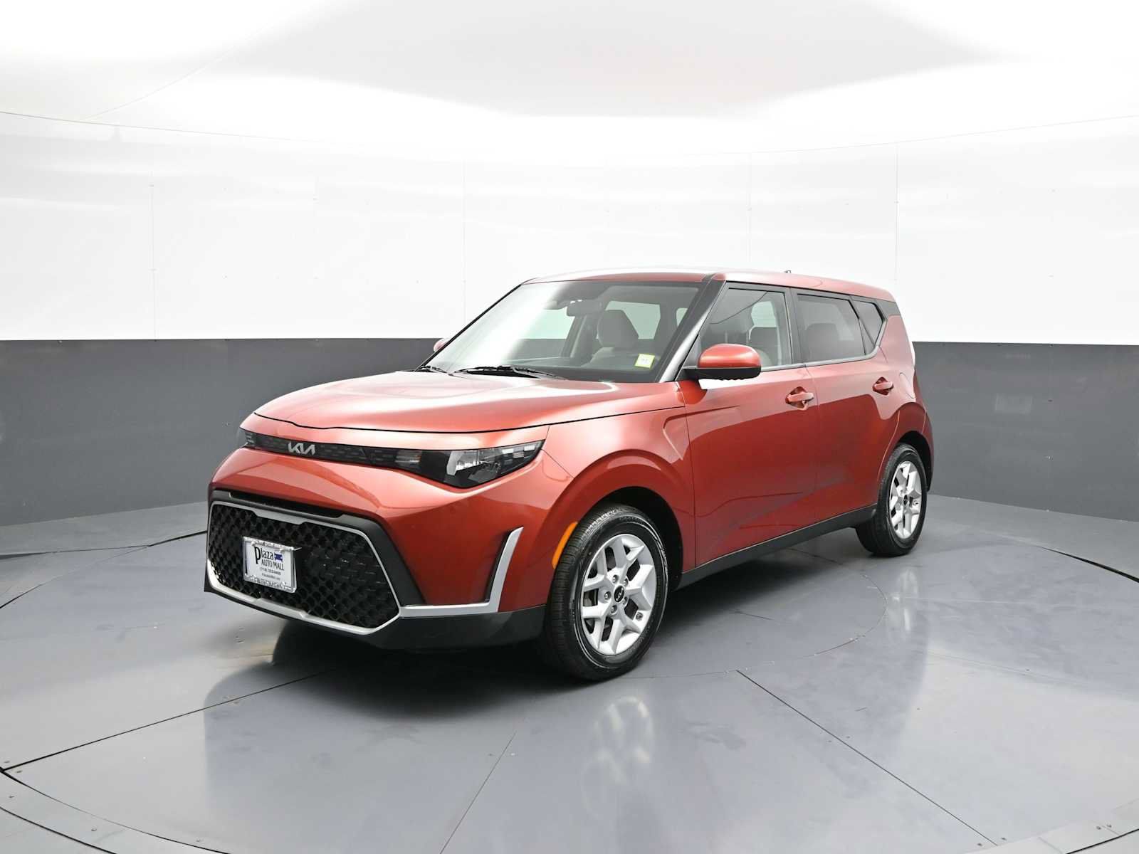 Certified 2023 Kia Soul LX w/ Option Group 015 FWD image 1