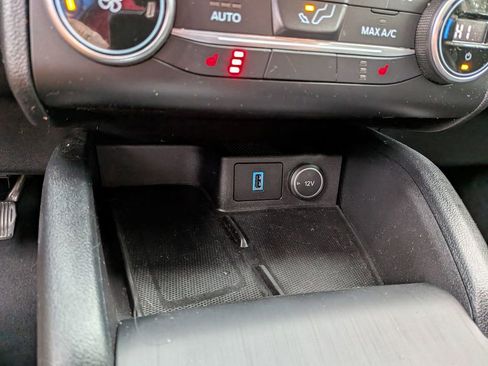 Used 2020 Ford Escape SE Sport image 21