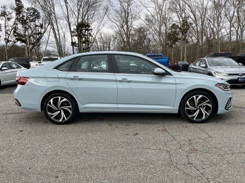 Certified 2025 Volkswagen Jetta SEL image 5