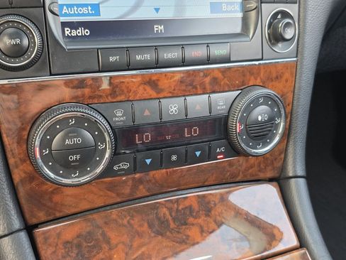 Used 2009 Mercedes-Benz CLK 350 Coupe image 19