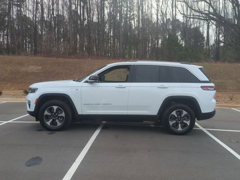 Used 2022 Jeep Grand Cherokee Limited 4xe w/ Luxury Tech Group II AWD/4WD image 10
