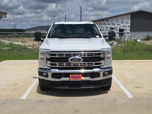Used 2025 Ford F350 XLT AWD/4WD image 3