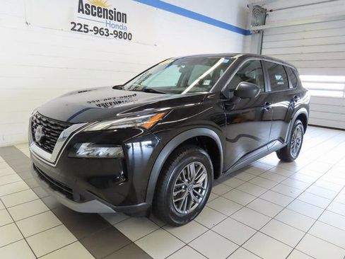 Used 2023 Nissan Rogue S image 2