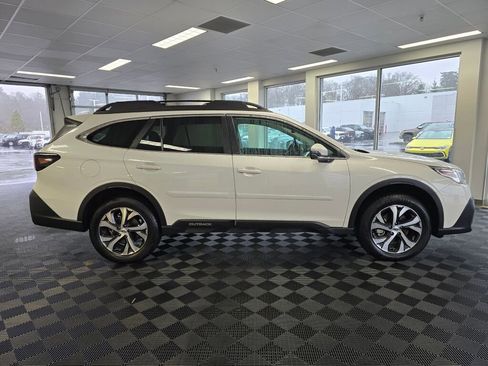 Used 2022 Subaru Outback Limited image 2