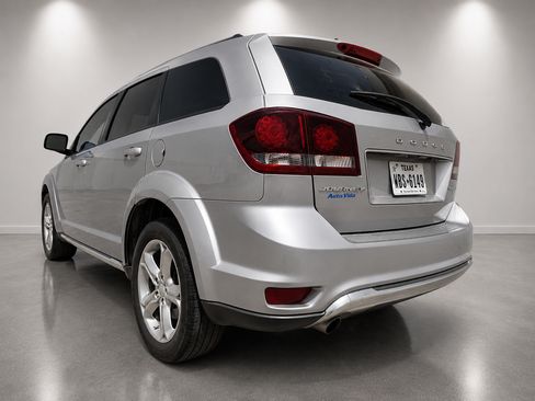 Used 2017 Dodge Journey Crossroad FWD image 3