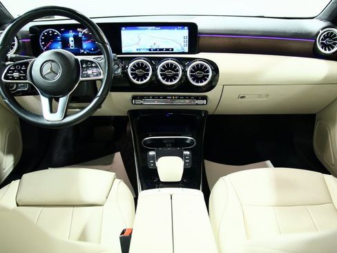 Certified 2022 Mercedes-Benz A 220 4MATIC image 4