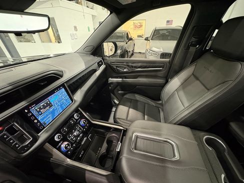 Used 2024 GMC Yukon Denali w/ Advanced Technology Package AWD/4WD image 33