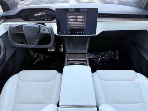 Used 2022 Tesla Model X image 2