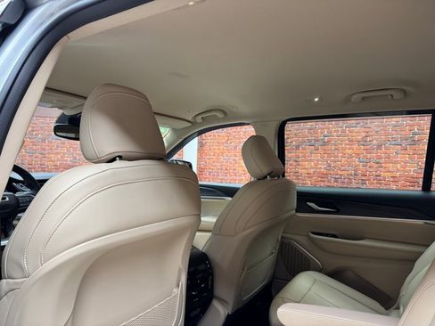 Used 2022 Jeep Grand Cherokee L Limited image 24