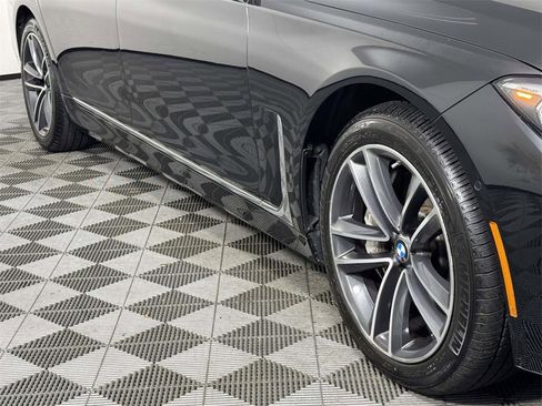 Used 2022 BMW 750i xDrive image 13