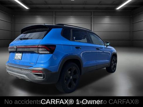 Used 2025 Volkswagen Taos SE image 2