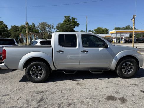 Used 2014 Nissan Frontier Desert Runner image 7