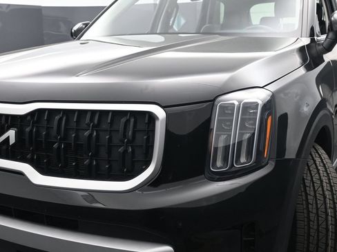 Used 2024 Kia Telluride LX FWD image 40