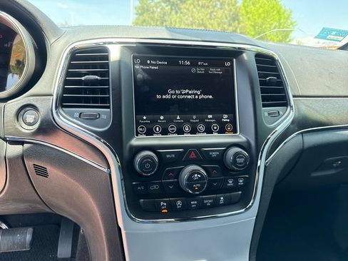 Used 2018 Jeep Grand Cherokee Limited AWD/4WD image 17