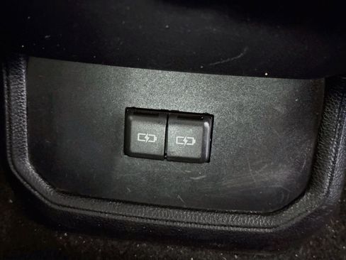 Used 2023 Toyota Highlander XLE FWD image 42