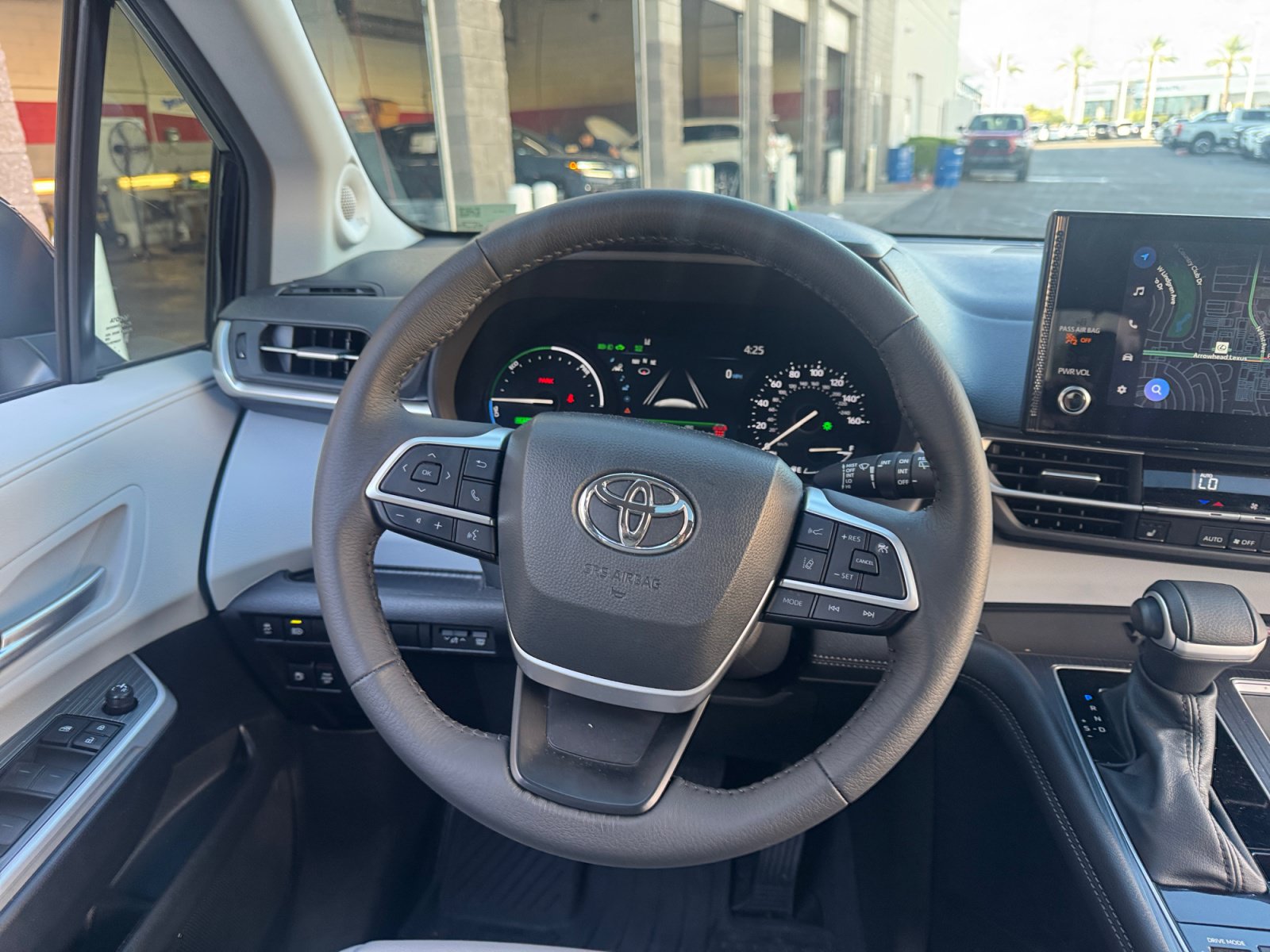 Certified 2026 Toyota Sienna XLE FWD image 9