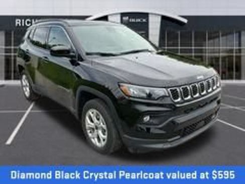 Used 2025 Jeep Compass Latitude w/ Convenience Group AWD/4WD image 3