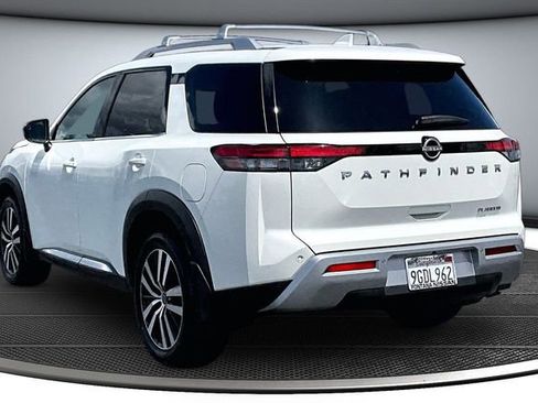 Certified 2023 Nissan Pathfinder Platinum w/ Cargo Package FWD image 4