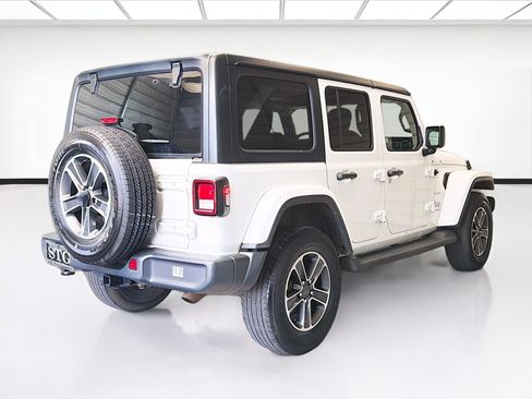 Used 2023 Jeep Wrangler Unlimited Sahara w/ Cold Weather Group AWD/4WD image 4