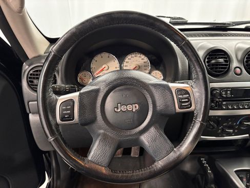 Used 2004 Jeep Liberty Limited w/ 17" Chrome Wheel & Tire Group image 13