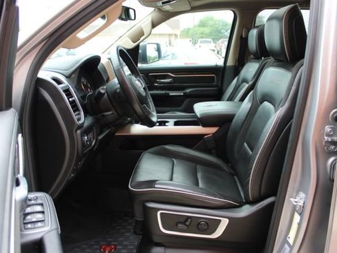 Used 2019 RAM 1500 Laramie AWD/4WD image 13